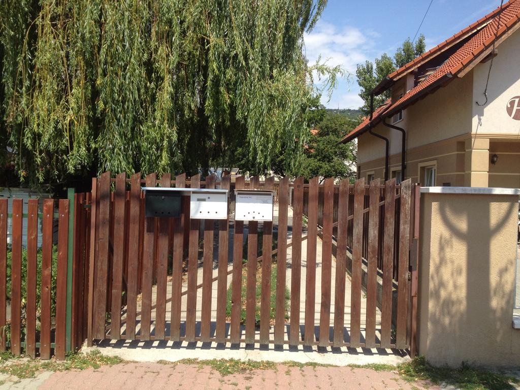 Rozse Apartman-Tetoter Apartment Budaors Ngoại thất bức ảnh